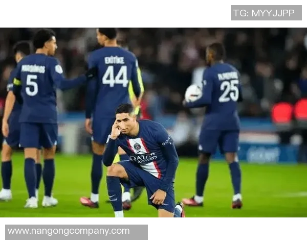 摩纳哥与巴黎对裁判VAR判罚不满卡马拉科雷尔红牌引发激烈争论 摩纳哥与巴黎对裁判VAR判罚不满卡马拉科雷尔红牌引发激烈争论