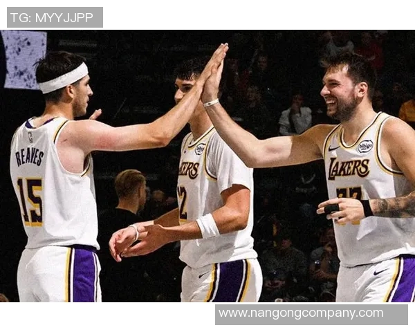 拉拉维亚状态回暖半场高效表现助湖人战胜森林狼