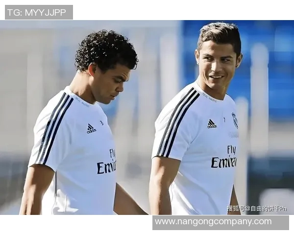 佩佩回忆初见C罗时光:17岁少年训练后啃苹果健身的故事 佩佩回忆初见C罗时光:17岁少年训练后啃苹果健身的故事