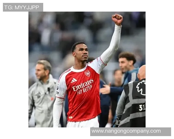 本赛季英超边后卫被过率最低球员名单廷伯领衔卡拉菲奥里詹姆斯紧随其后