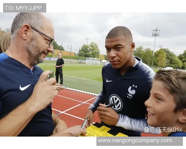 姆巴佩左手无名指骨折仍将出战曼城比赛状态引人关注