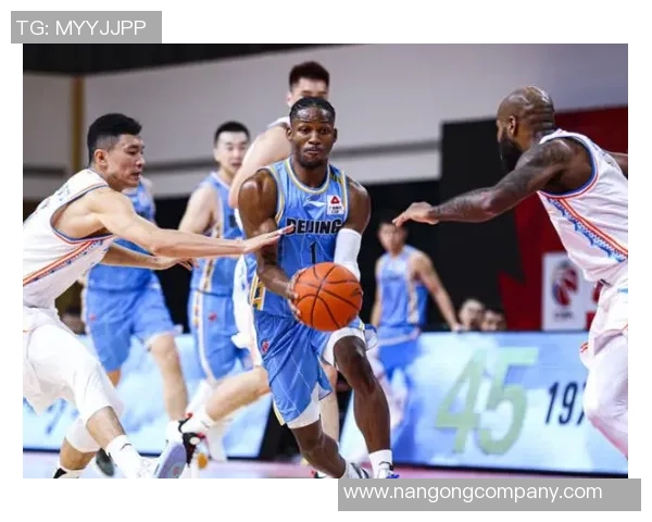 加尔扎谈马祖拉轮换策略坦言跌出阵容也能期待机会来临