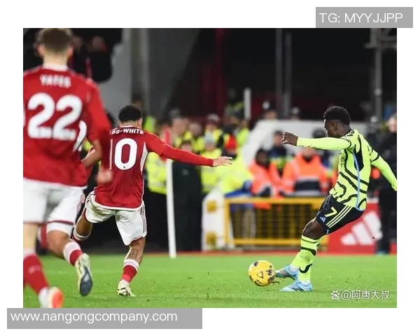 福克斯上半场火力全开11投8中狂砍19分助球队掌控局势