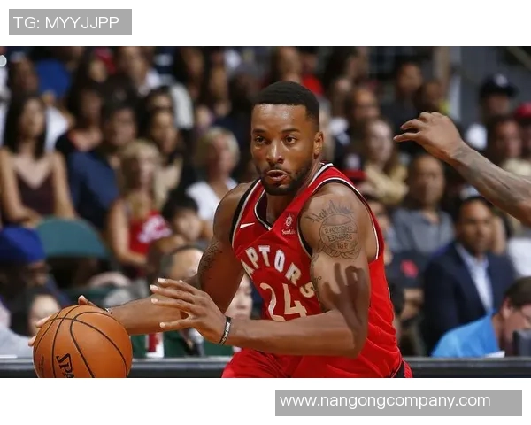 诺曼鲍威尔喜迎新生命00后女友怀孕颜值引关注