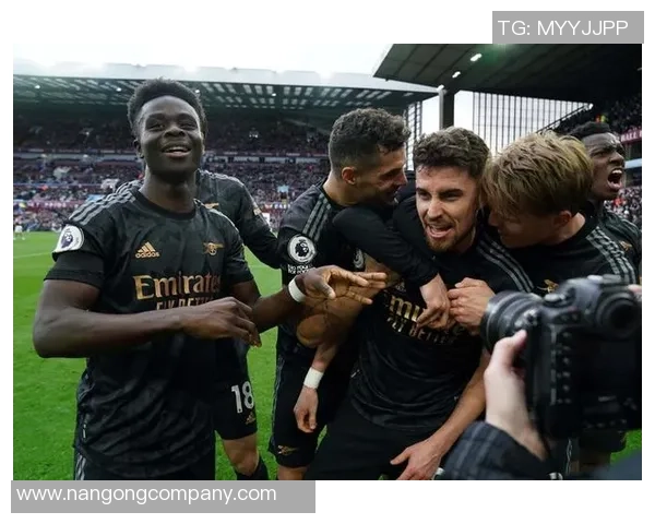 若日尼奥分享夺冠视频庆祝弗拉门戈荣获巴甲冠军的喜悦时刻